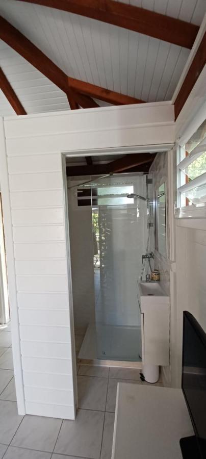 Gite Mamour - Charmant Petit Bungalow A Decouvrir Baillif Extérieur photo