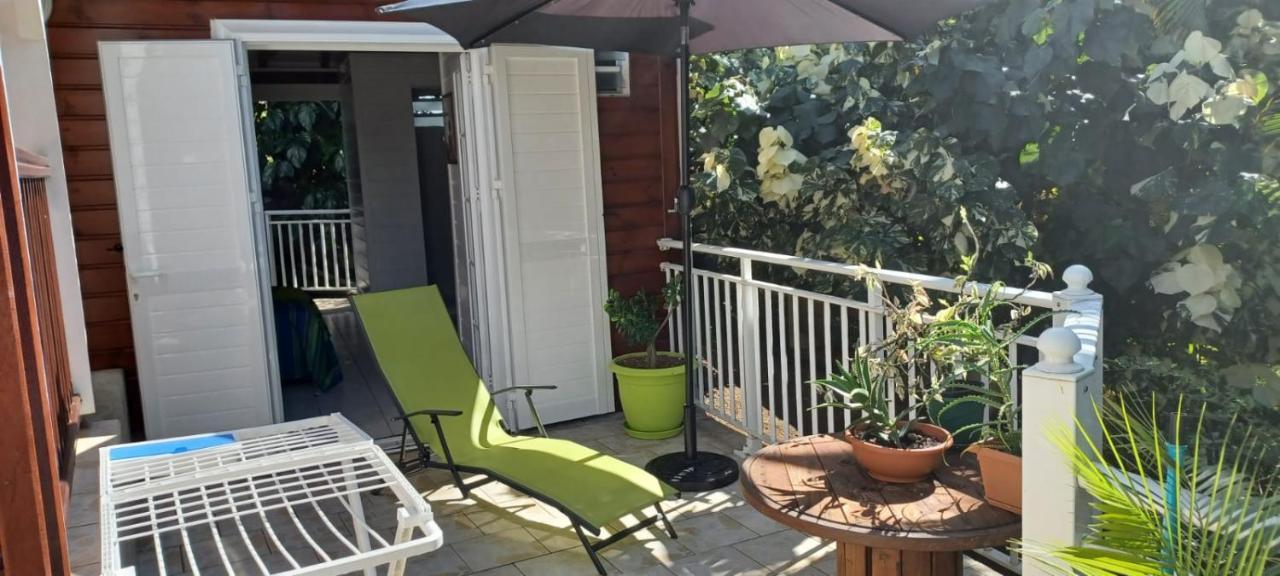 Gite Mamour - Charmant Petit Bungalow A Decouvrir Baillif Extérieur photo