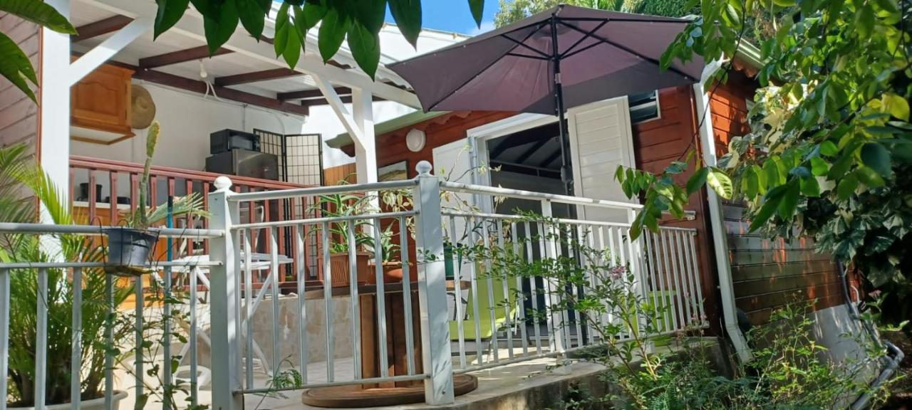 Gite Mamour - Charmant Petit Bungalow A Decouvrir Baillif Extérieur photo